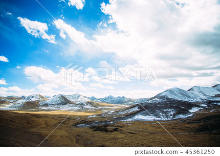 Snow-covered mountains of Tibet 45361250