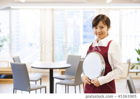咖啡廳餐廳女人年輕女人人餐廳職員女服務員兼職部分 咖啡廳餐廳女人年輕女人人餐廳職員女服務員兼職部分 45363905
