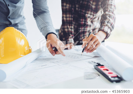 Engineer meeting for architectural project and wor Engineer meeting for architectural project and wor 45365903