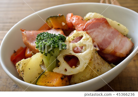 Stir-fried bacon and vegetables with basil 45366236