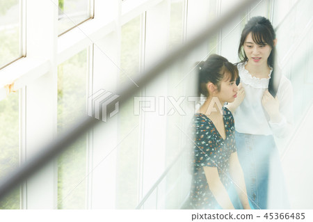 大學生校園生活 大學生校園生活 45366485