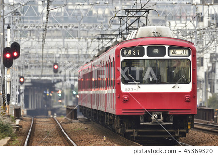 京急800型[橫濱金澤區]品川[多雲的天空]正常 45369320
