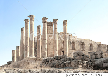Temple of Zeus in Jerash, Jordan Temple of Zeus in Jerash, Jordan 45369339