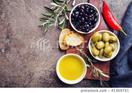 A set of olives and olive oil A set of olives and olive oil 45369781