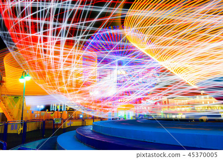 Night view of amusement park 45370005
