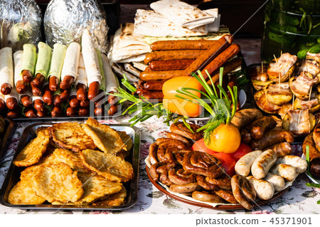 Fresh and tasty food laying in boxes in eat market 45371901