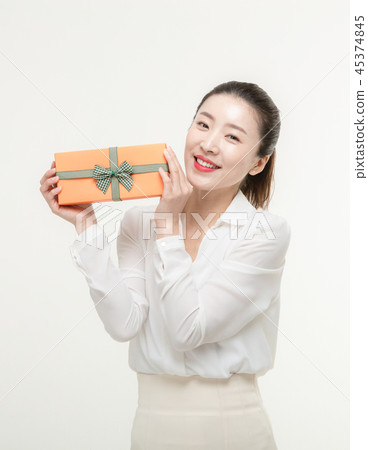 A woman who is delighted to receive a gift 45374845