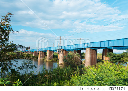 鐵橋樑橋樑橋樑河運河火車 45375174