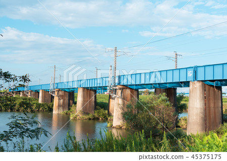 鐵橋樑橋樑橋樑河運河火車 45375175