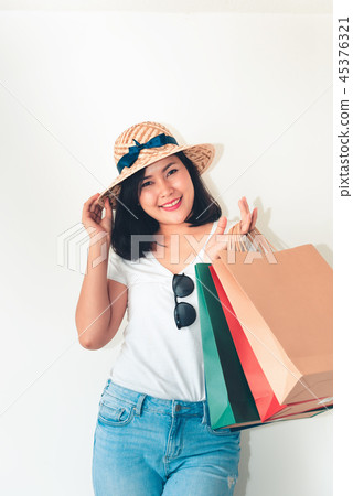 Woman wears white t-shirt and jean  45376321