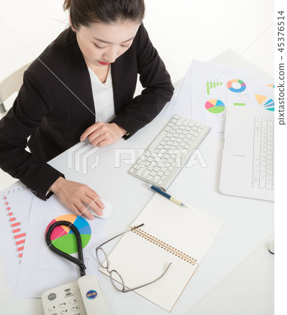 Career woman working in the office Career woman working in the office 45376514