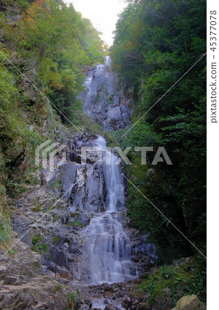 [100 selections of waterfalls in Japan] Josei Falls in late autumn, Sakugi-cho, Miyoshi City, Hiroshima Prefecture 45377078