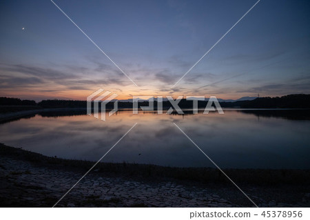 伊薩卡水壩日落 45378956