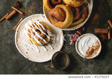 Pumpkin cinnamon buns 45379207