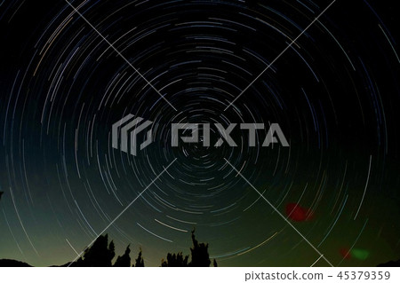 來自北極星的周向軌道 45379359