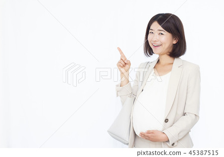 Pregnant woman 45387515