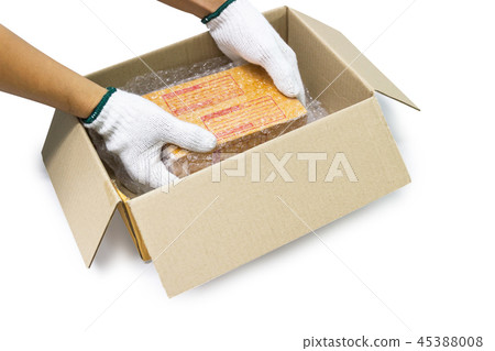 Man hands  bubble wrap, covering protection  45388008