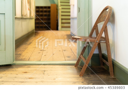Solid wood floor and stool Hirosaki municipal library 45389803