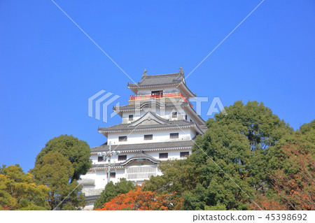 Autumn fine sky, blue sky and Karatsu castle 45398692