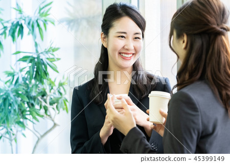 Women who chat in the conference room 45399149