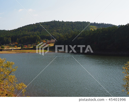 Lake Nodake (Omura City, Nagasaki Prefecture: Autumn Holiday Season) 45401996