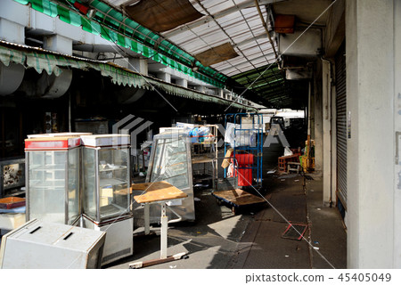 Tsukiji Market just after moving 45405049