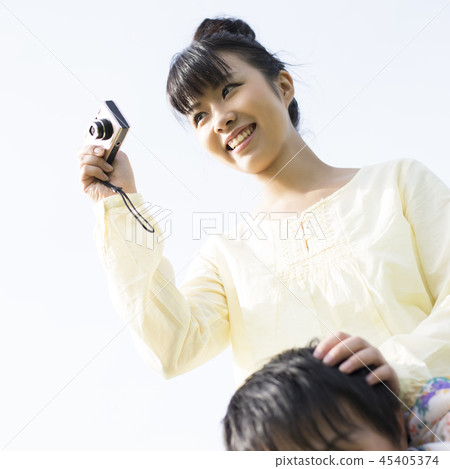 拿著照相機的婦女 45405374