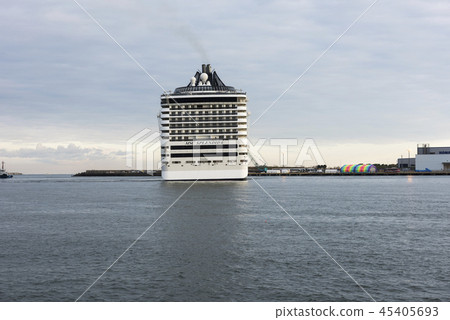 MSC Splendida在金澤新港轉機 45405693