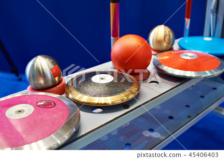 Disks, spears and cores 45406403