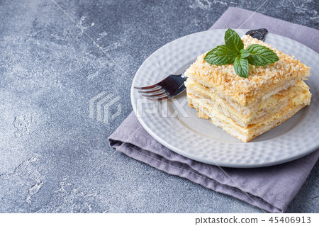 Layered cake with cream Napoleon millefeuille vani Layered cake with cream Napoleon millefeuille vani 45406913