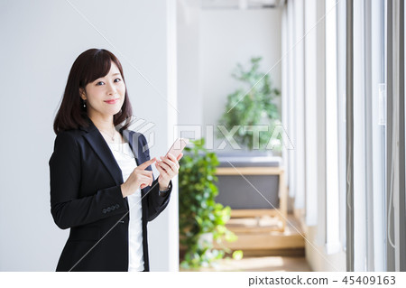 Business Woman Middle Smartphone Office Business Woman Business Woman Middle Smartphone Office Business Woman 45409163