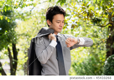 看手錶的商人 45410268