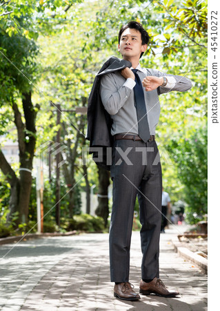 看手錶的商人 45410272