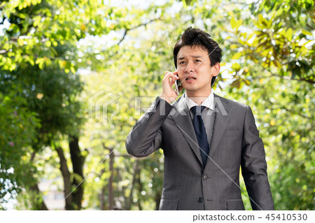 商人打電話 45410530