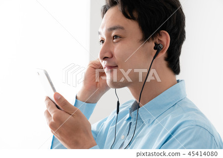 聽到在智能手機的音樂的人 45414080