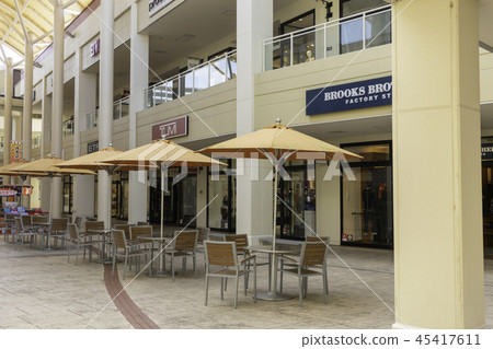 brooks mitsui outlet