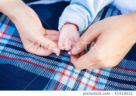 Mom and Dad hold the hand of his young child Mom and Dad hold the hand of his young child 45419032