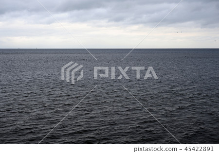 Dark cloud over sea. Dark cloud over sea. 45422891