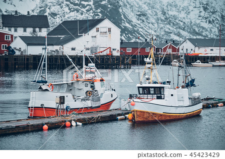 Hamnoy fishing village on Lofoten Islands, Norway Hamnoy fishing village on Lofoten Islands, Norway 45423429