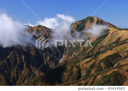 The road to the top of the Tohoku Iide mountain range Iideyo mountain top 45424563