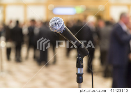 在室內活動場地的麥克風 45425140