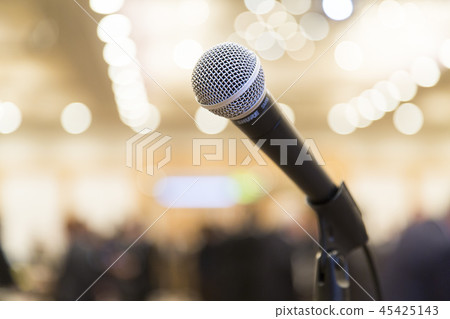 在室內活動場地的麥克風 45425143