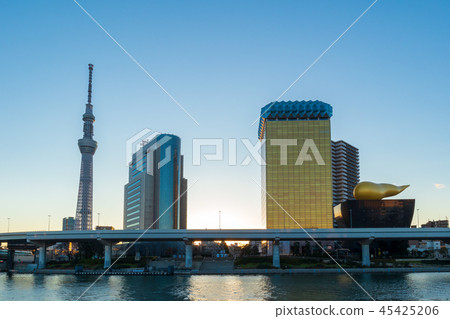 城市風景從黎明的隅田川河露台的看法 45425206