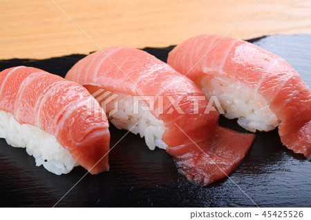 Large Tori nigiri sushi 45425526