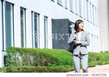 Office Town Walking Suit Woman OL Business Suit Portrait Recruitment Office Town Walking Suit Woman OL Business Suit Portrait Recruitment 45425730