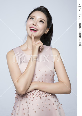 beautiful young woman announcing, shouting, speaking concept photo. attractive young woman isolated. 257 45426917