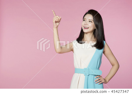 beautiful young woman announcing, shouting, speaking concept photo. attractive young woman isolated. 019 beautiful young woman announcing, shouting, speaking concept photo. attractive young woman isolated. 019 45427347