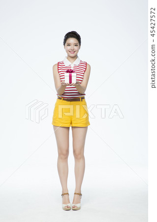 beautiful young woman shopping, sale concept photo. attractive young woman isolated. 086 beautiful young woman shopping, sale concept photo. attractive young woman isolated. 086 45427572
