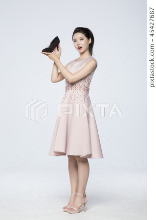 beautiful young woman shopping, sale concept photo. attractive young woman isolated. 149 45427687