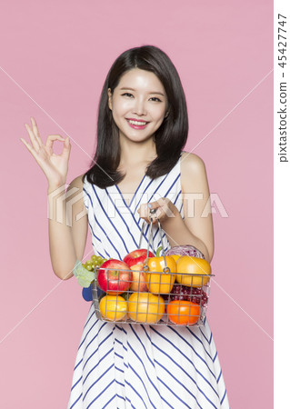 beautiful young woman shopping, sale concept photo. attractive young woman isolated. 058 beautiful young woman shopping, sale concept photo. attractive young woman isolated. 058 45427747
